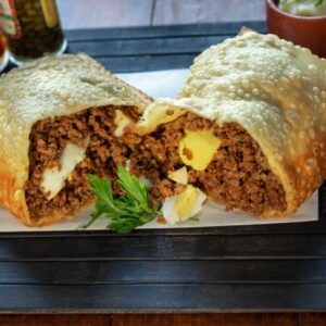 Pastel de carne picada com ovo